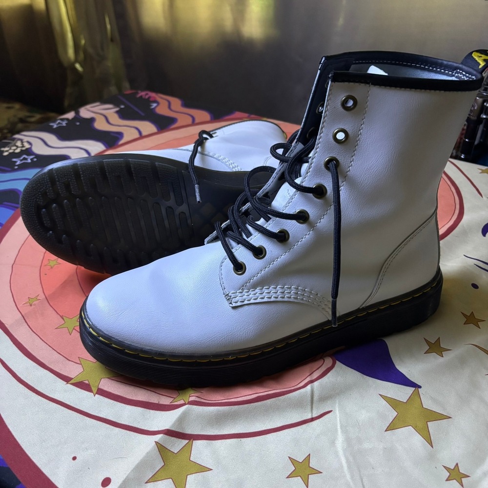Dr. Martens Zavala White Leather 8 Eye Combat Boots Womens 11 Mens 10 Black
